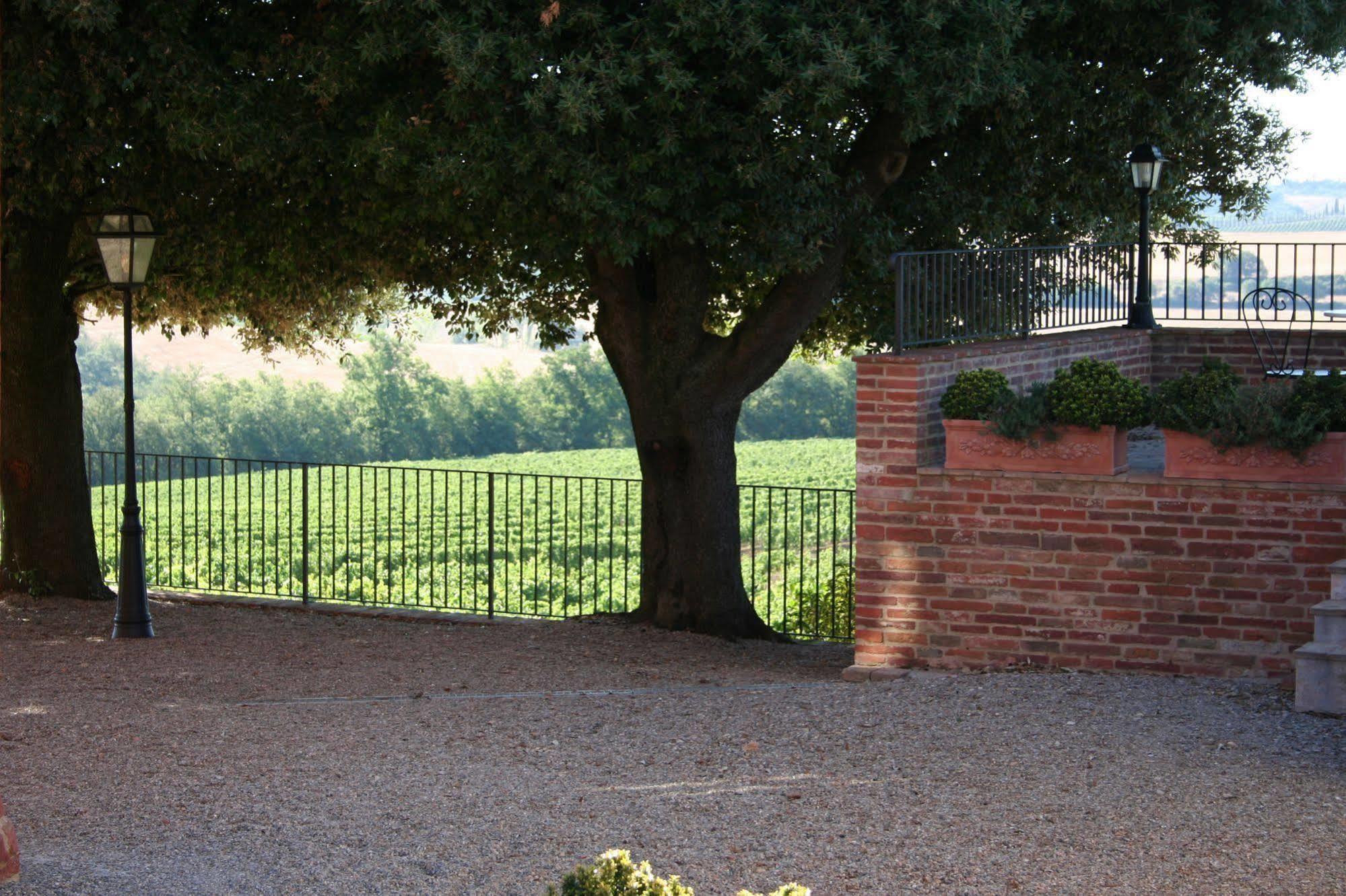 Agriturismo Terra Rossa Valiano Exterior photo
